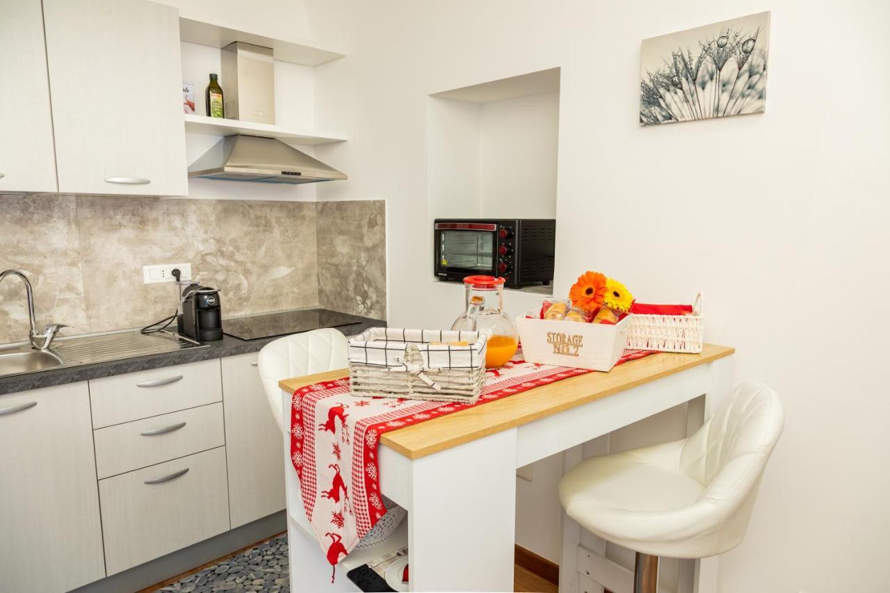 Eutuxia Apartment Taranto Bagian luar foto